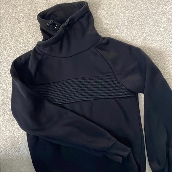 H&M Pull Over - Picture 1 of 3